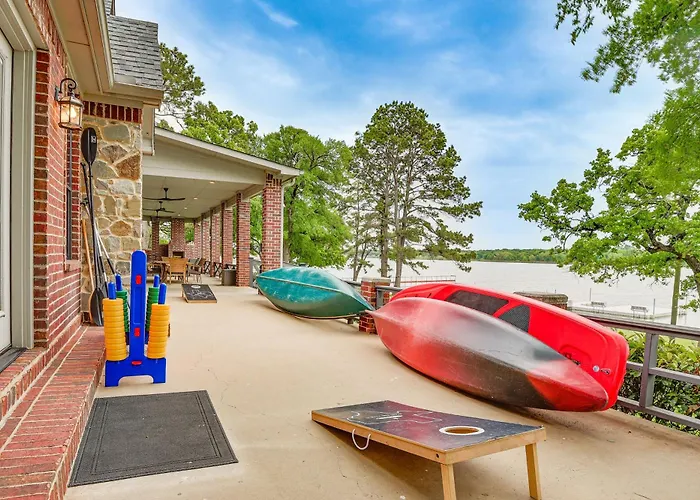 Dock & Game Room: Alvarado Lake Getaway!