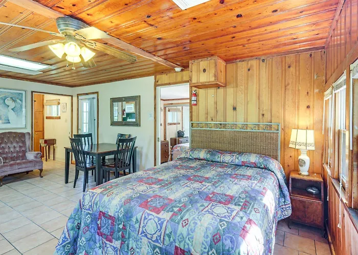 Trails On-Site! Pet-Friendly Lake Whitney Cottage