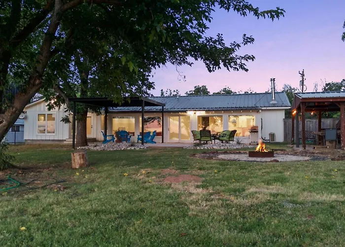Lakefront Retreat With Sandy Beach!
